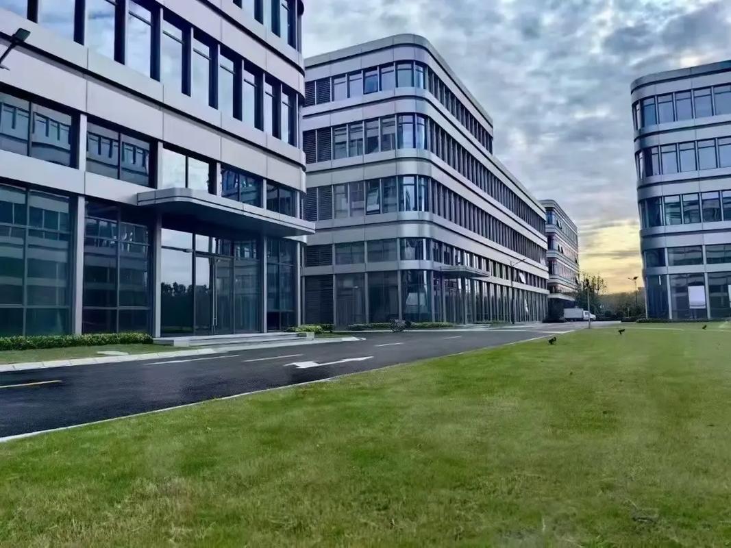 松江經(jīng)開區(qū)稀缺獨(dú)幢廠房出售，建筑面積2990m2與3600m2靈活選擇